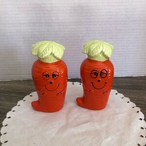 Vtg Anthropomorphic Carrot Salt and Pepper Shakers